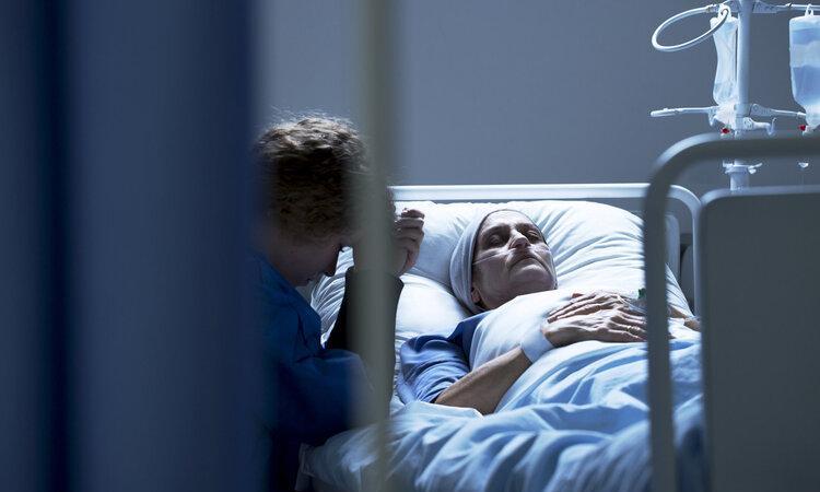 -为什么安乐死在我国属于违法？这么说吧，一旦放开安乐死，有人就会“被死亡”，安乐