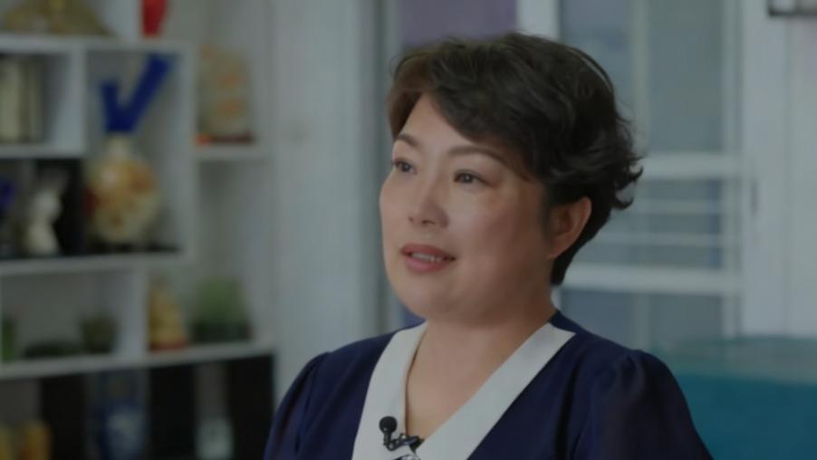 儿子出生就被判“非傻即瘫”，医生劝放弃、丈夫要离婚，她靠一口气撑出北大+哈佛