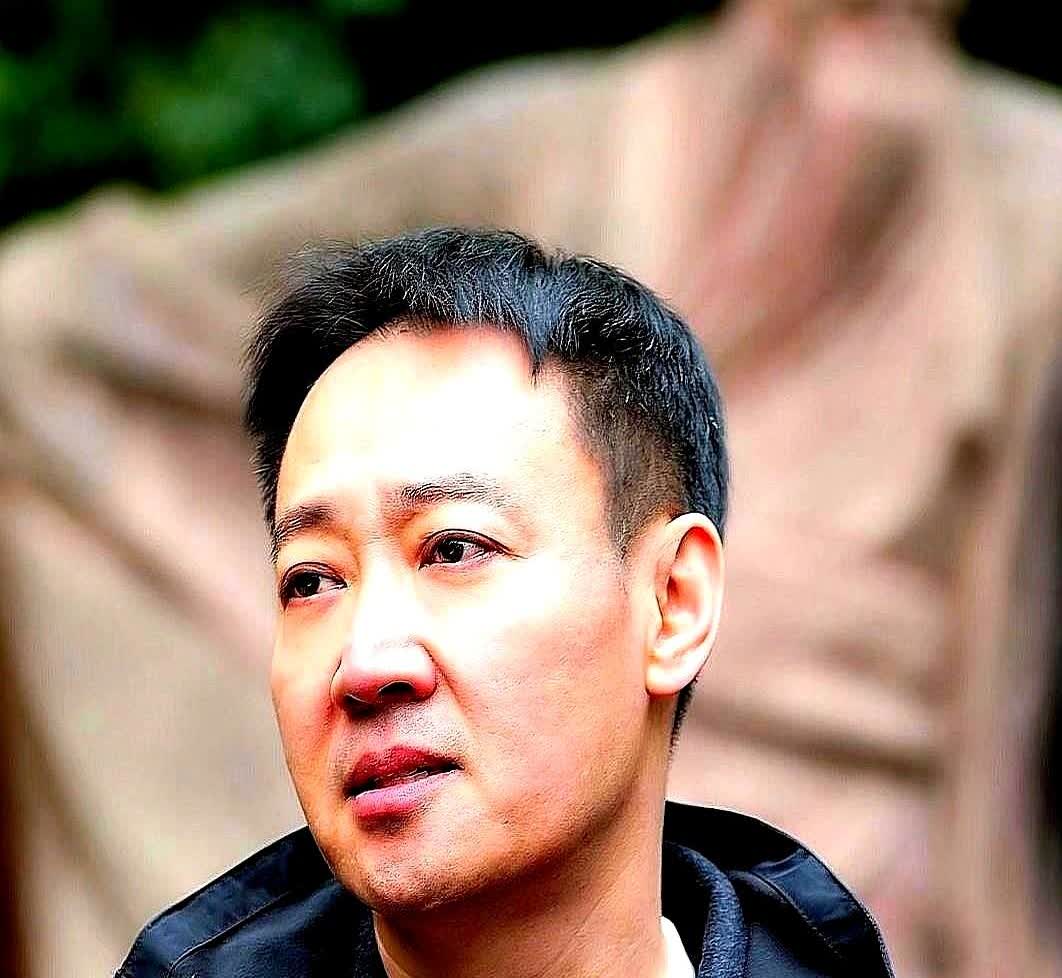辛柏青的状况很糟糕，李乃文非常担心他的情况。

李乃文说辛柏青现在连话都说不