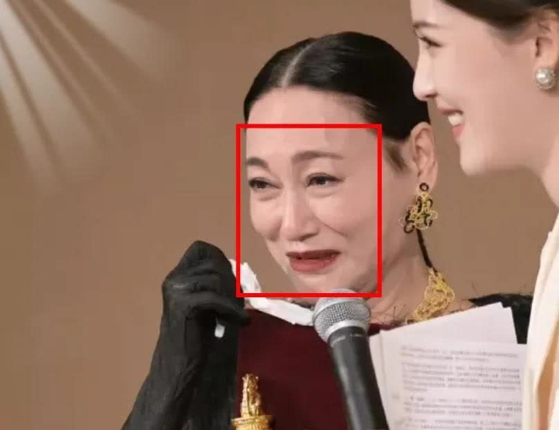 我有种强烈的预感。

以后香港演艺圈估计要凉凉了。

不是因为TVB发不