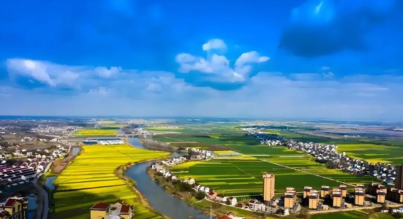 望江县属于安徽省安庆市。望江，是一座历史悠久的城市。早在新石器时代，这里就有人类