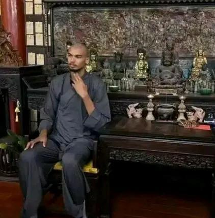 文班来少林寺修行，一有可能是为马刺前辈邓肯还愿，因为邓肯的绰号为“石佛”，纵观邓