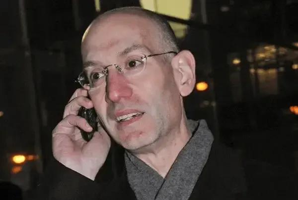 肖华控制的联盟现在真的是演都不演了，从裁判控场到抽签，以前福斯特时代虽然外界都猜