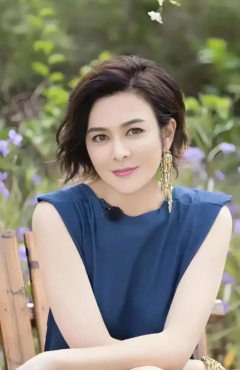 李连杰的十大女主角:
1丁岚一少林寺
4杨紫琼一太极张三丰
2关之琳一黄飞