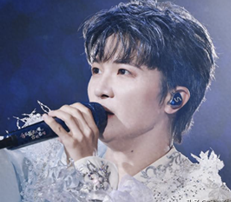 周深太湖湾音乐节压轴：连唱八首金曲，实力宠粉