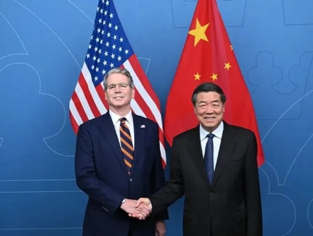 中美：更换“压舱石”
多年来，人们普遍认为，中美关系的压舱石在于两国的经济与贸易
