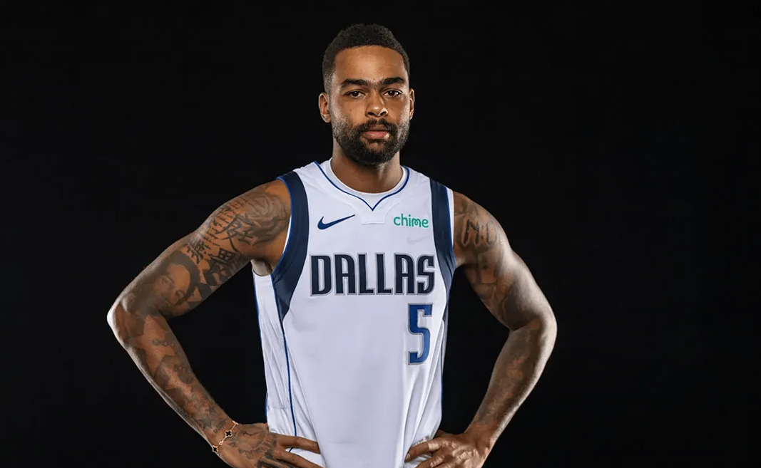 NBA常规赛，独行侠以139-129战胜猛龙，终结了连败。
赛后，丹吉洛-拉塞尔