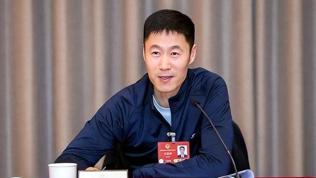 原来她就是王励勤妻子，怪不得能成国乒当家人，娶一个贤妻旺三代