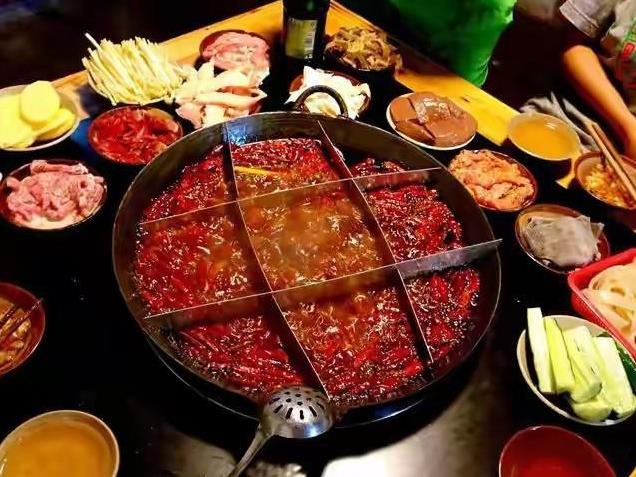 餐馆门额挂一块