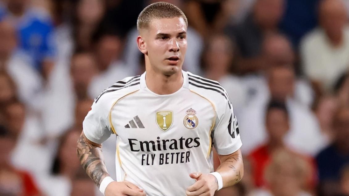 被外界誉为“梅西接班人”的阿根廷天才新星马斯坦托诺，今年夏天加盟皇马之后，渐渐被打回原形