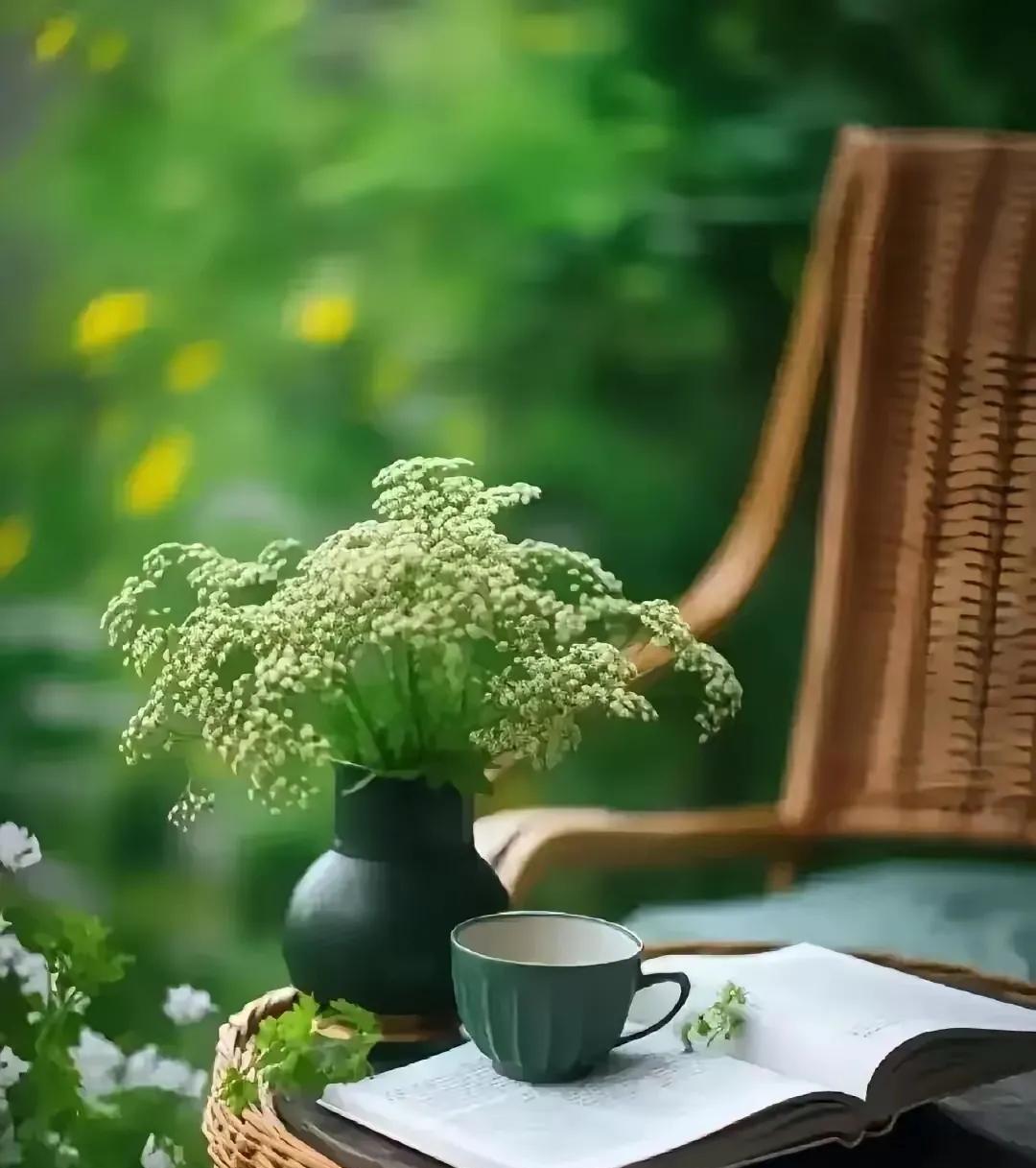 选题要抓眼球，
热点痛点不能丢。
若问文章何处妙？
生活处处有彩头。
真情实感最