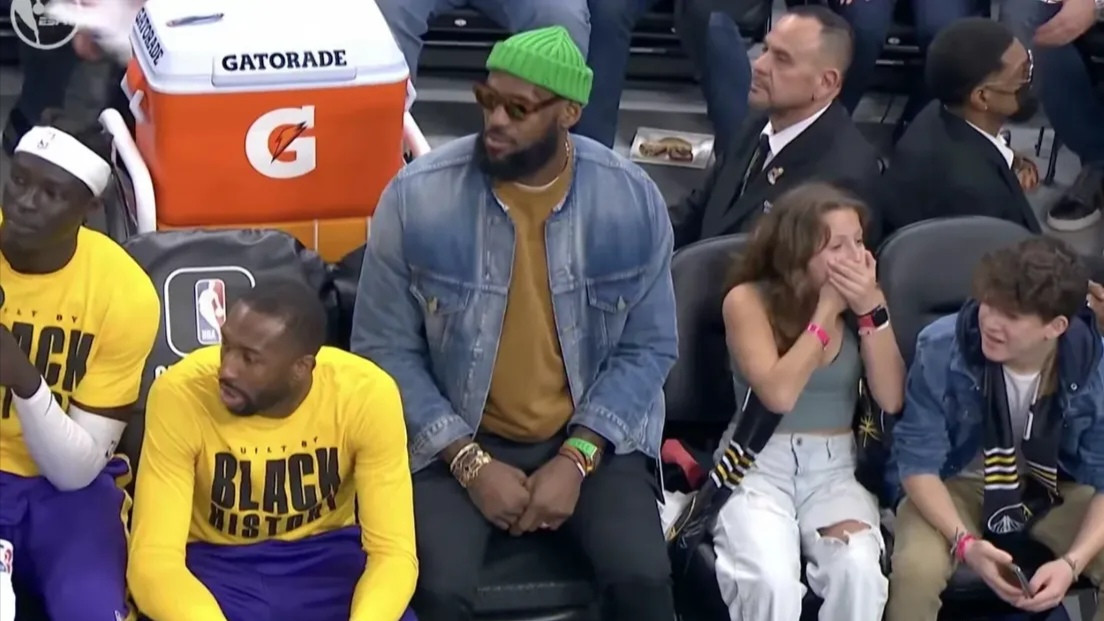 里弗斯越打越好，詹姆斯再不复出就没位置了，布朗尼都没底了