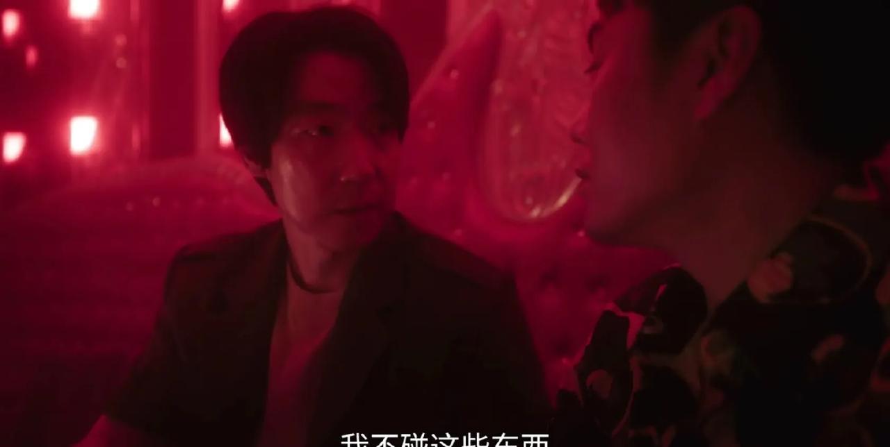 《扫毒风暴》
卢少骅是我见过最窝囊的制毒犯！第一次制冰毒，暴露后连累了自己第一任