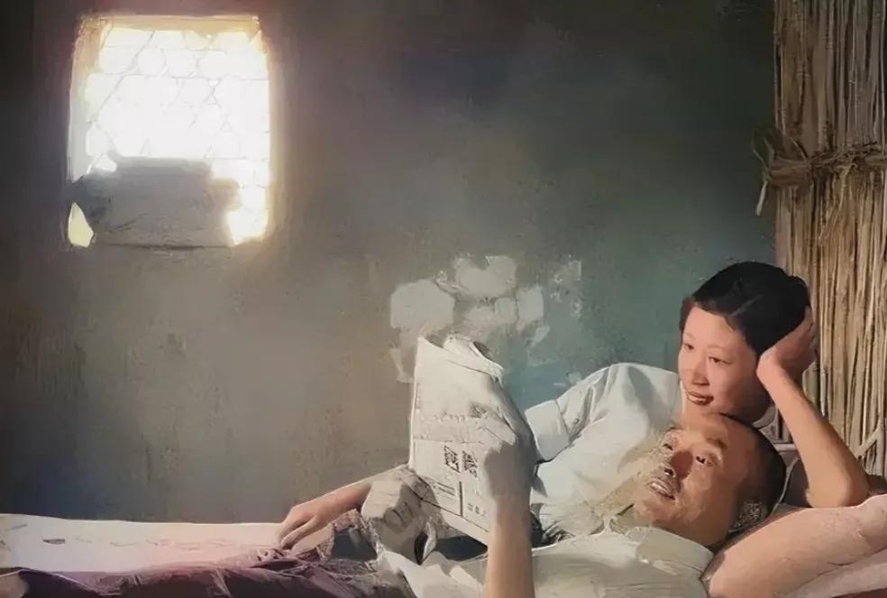 1942年，张爱萍与妻子李又兰在一起，亲切交谈，合影留念，美好的回忆！追忆先辈的