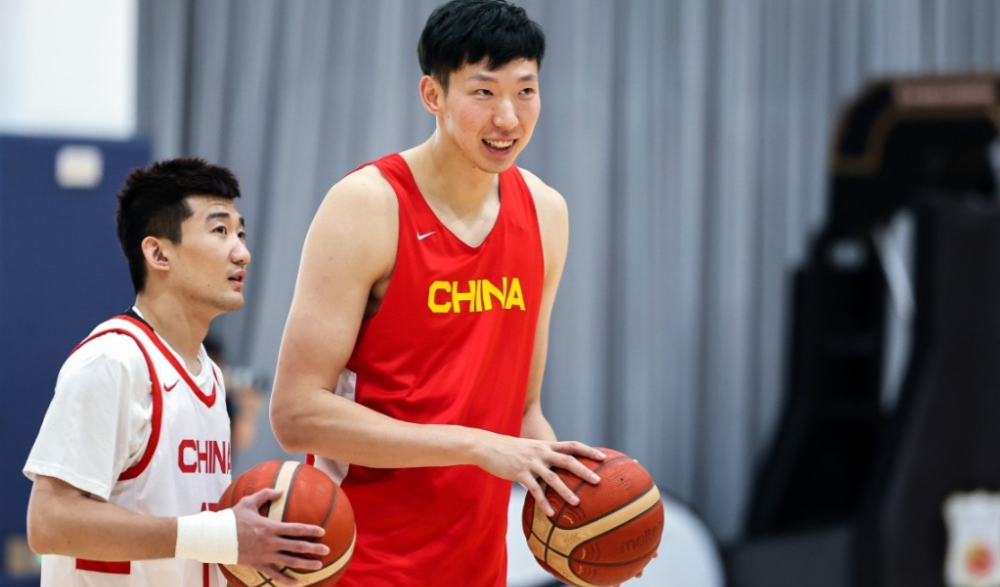 中国男篮球员周琦：我还想为国家队出战。周琦在接受采访时谈到了是否还愿意为国家队出