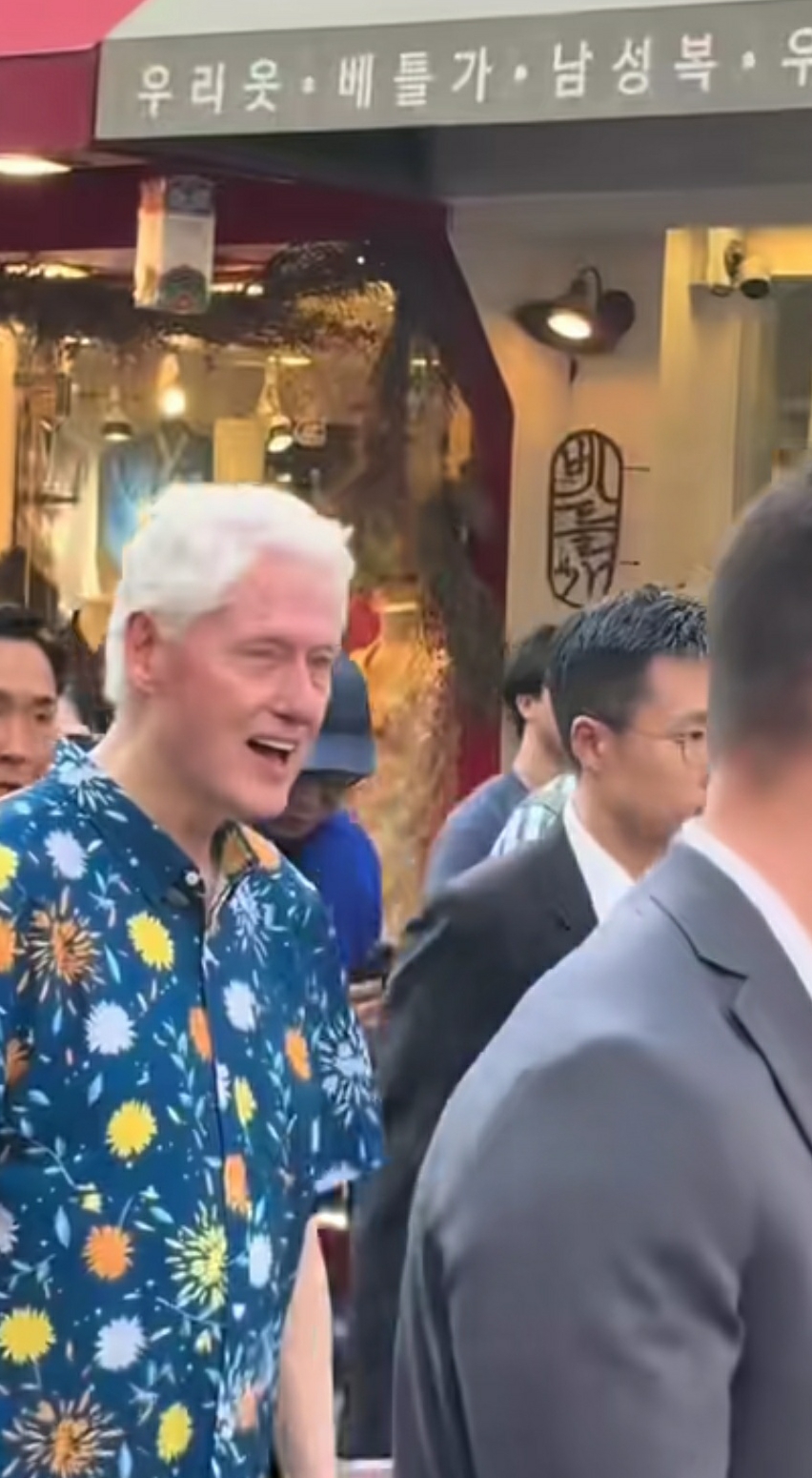 他跑去韩国干嘛。