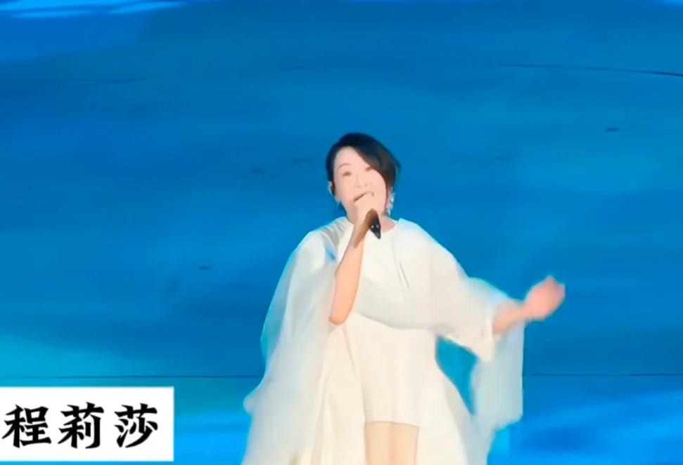 程莉莎曾爆料，她和郭晓冬恋爱时可波折了，分手多达20次，最长的一次长达两年，那时