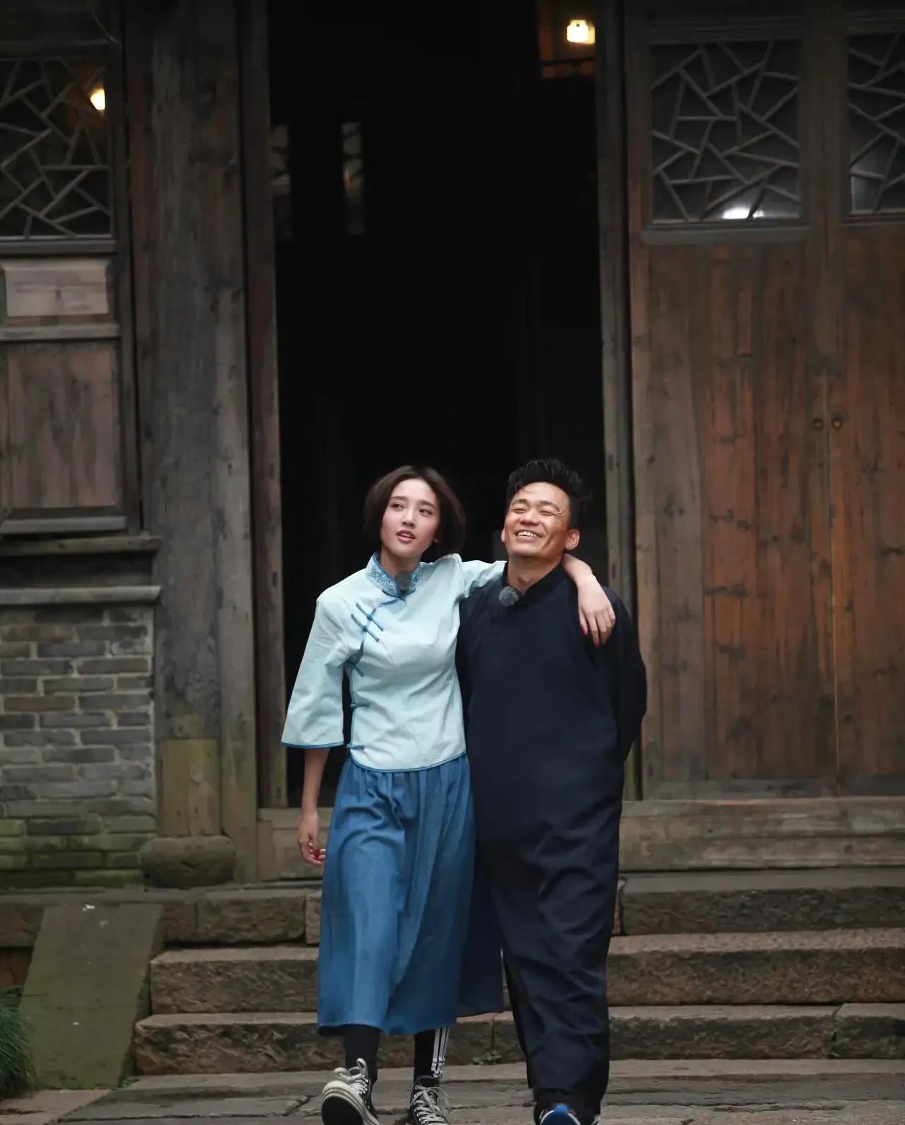 傻人傻福！
老婆找的都不错。