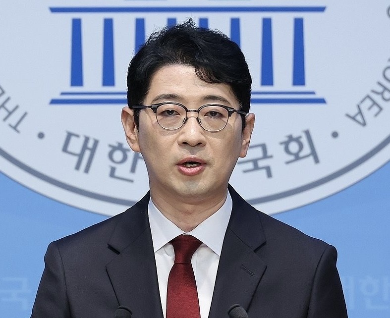 韩国内部斗争：韩国国民力量党议员朱镇宇竟然属于革新派，确实让人感到意外，曾经担任