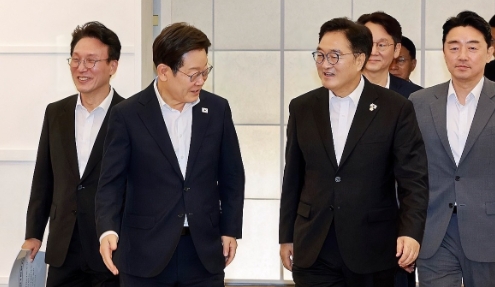 李在明想来中国阅兵
当地时间7月18日，韩国方面对外透露，李在明可能会缺席9月3