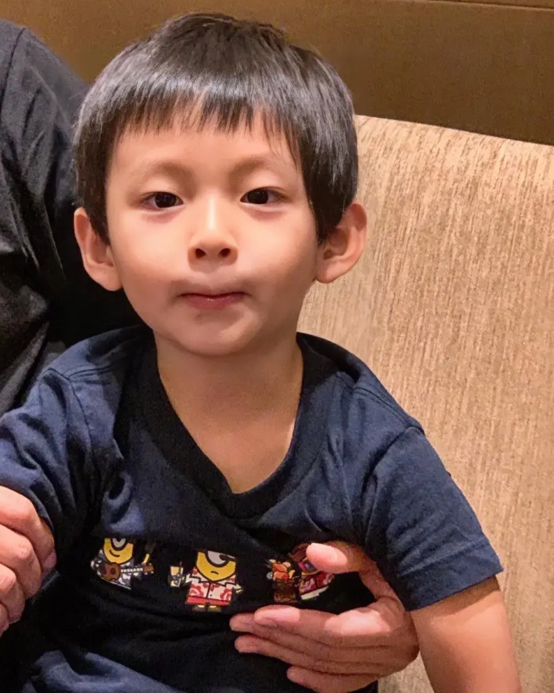 大s真的好会生啊，汪小菲有福。

生了个女儿不仅是从外貌还是性格上，都活脱脱的她