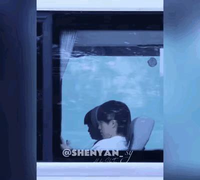 有没有发现第一个剪影特别美，
尤其是巴奥后，已经太久没见到他俩大大方方的坐在一起