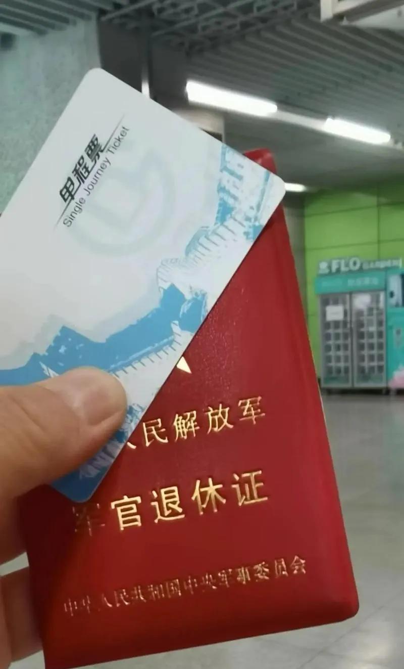 正团级退休干部在一般情况下不能住进干休所，但存在一些特殊情况。
根据现行规定，通