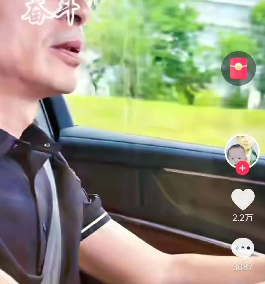 你们发现了没
浩男爸爸快坐不住了
每逢浩男妈妈直播带货之后
他都得来一篇心