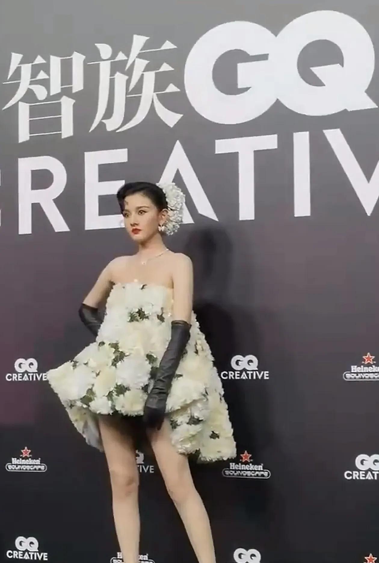 果然是红气养人啊…宋祖儿《折腰》《无忧渡》强势回归，愣是玩出了把王炸牌
受纳税风