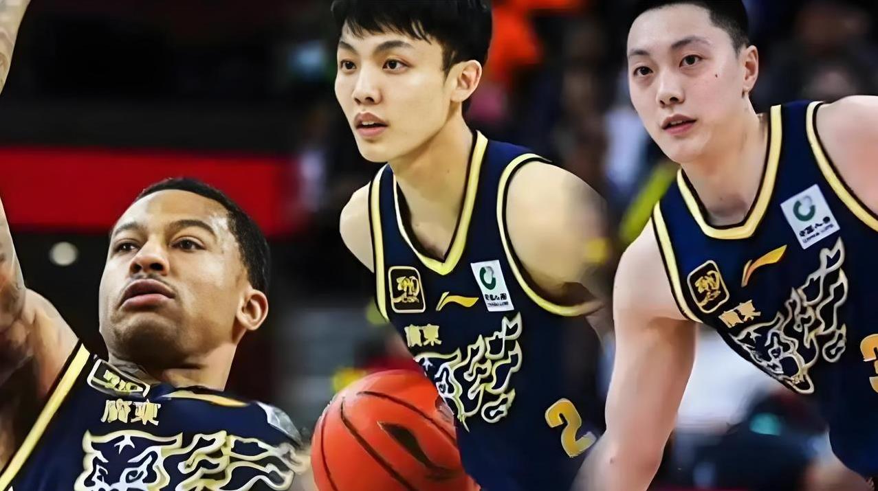 广东男篮胜吉林男篮不足喜，杜锋与徐杰赛后懒得开口总结比赛。
广东男篮12分战胜吉