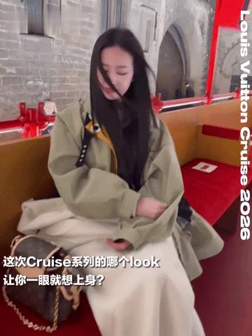 确认了，刘亦菲穿过的丑丑的公主蓬蓬短裙绝对是她自己选的，不是造型师的问题！刘亦菲