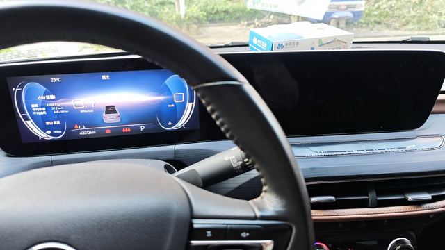 车机中控不开机
22款乐趣，车机中控不开机，前天电瓶没电，搭电着车还是好的，然后