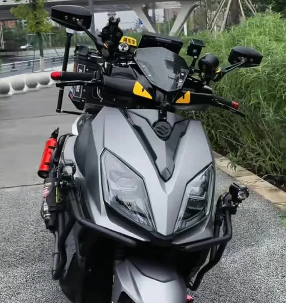 踏板车，摩托的尽头是踏板
踏板非常的方便，舒服，速度中档偏上，通行效率高，
