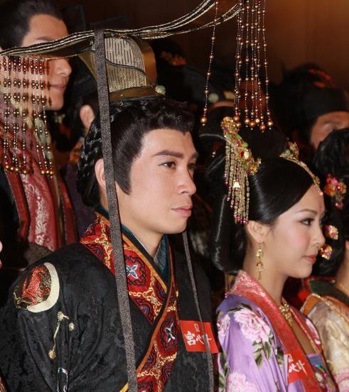 17岁皇帝大婚夜，却奔35岁乳母寝殿。



1621年，大婚盛典落幕，年仅17