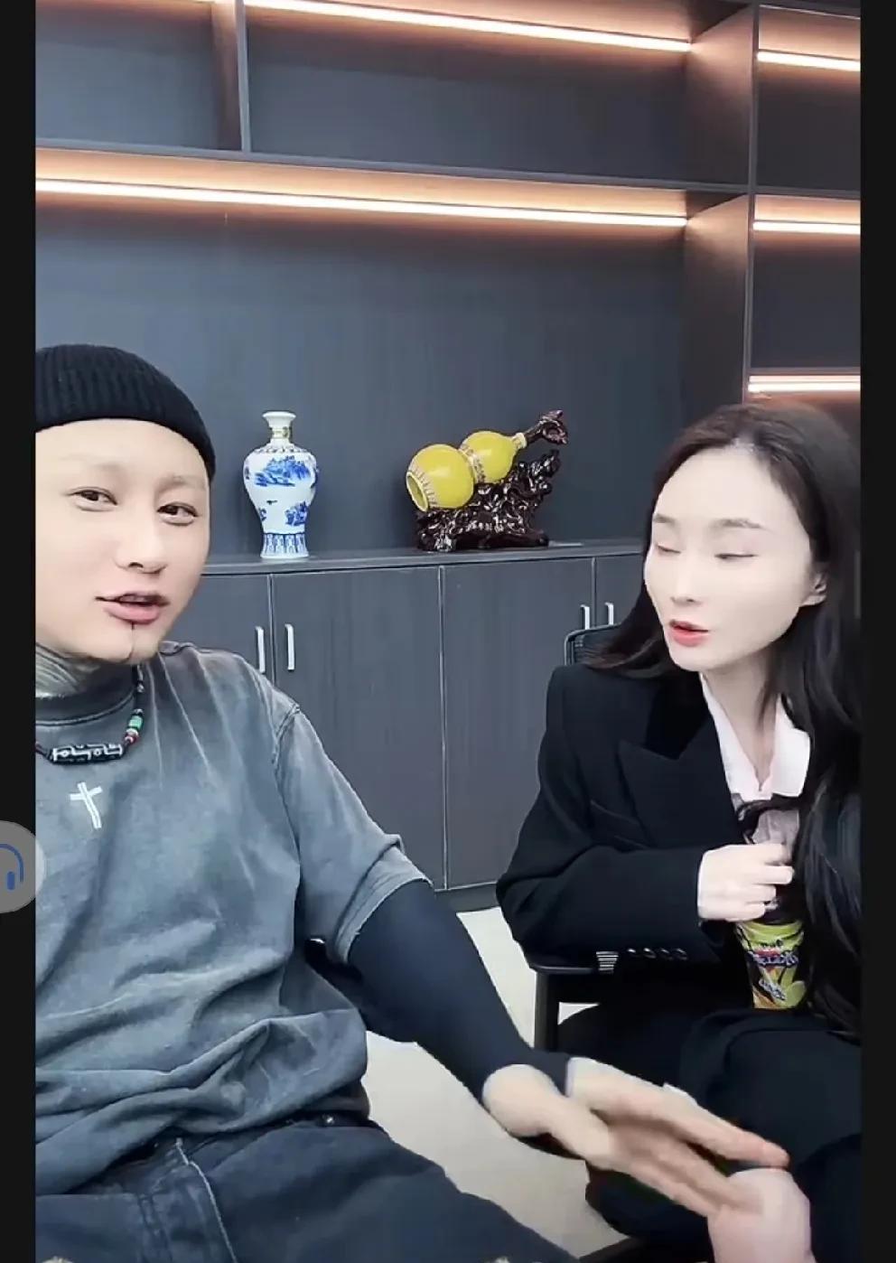 散打哥爆料：f/z想睡沈曼被拒绝！
           散打哥谈论沈曼分手后伤