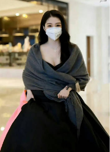 关晓彤肥到锁骨都看不见了 ​​​