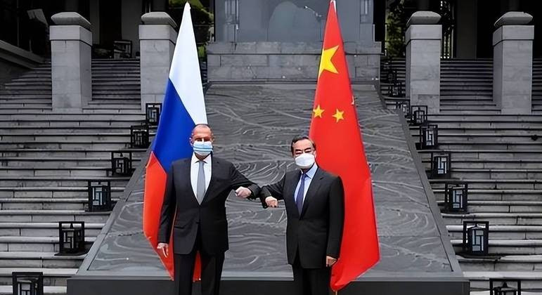 俄罗斯如果倒下对中国的影响











天塌下来了！俄罗斯一旦垮掉，那