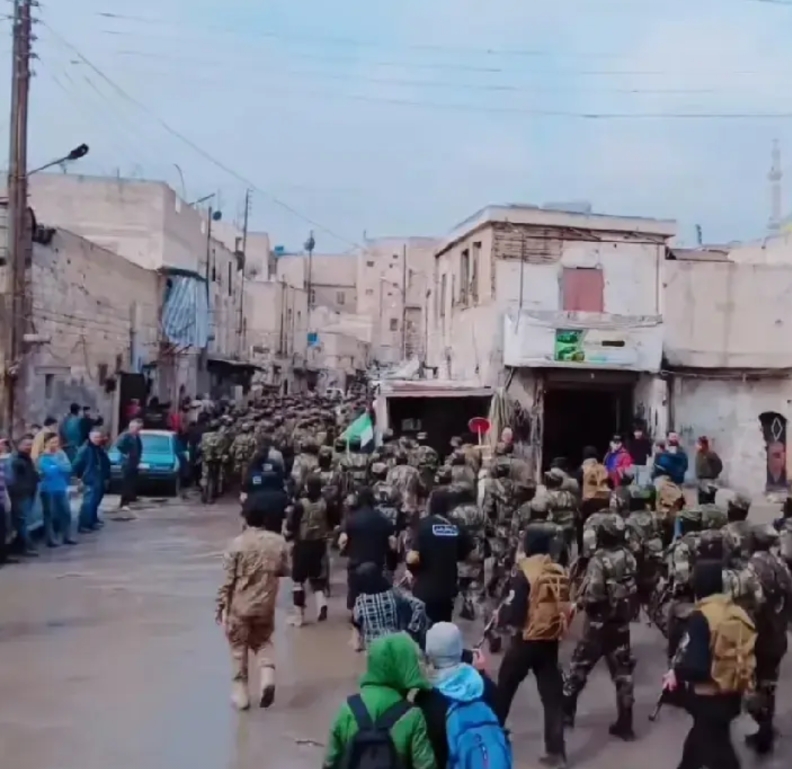 叙利亚内乱应该还会长期持续下去，一群恐怖分子执政能有多长远，朱拉尼也不过的傀儡，