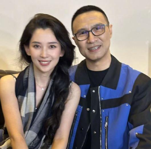 本以为汪峰和森林北在一起，
是森林北离不开他，
看到汪峰匆匆去新疆哄森林北，才发