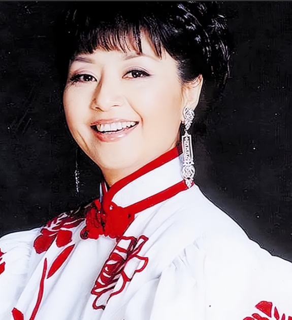 1987年，31岁的殷秀梅嫁给大10岁的程志，结婚当晚送走宾客，殷秀梅忽然对程志