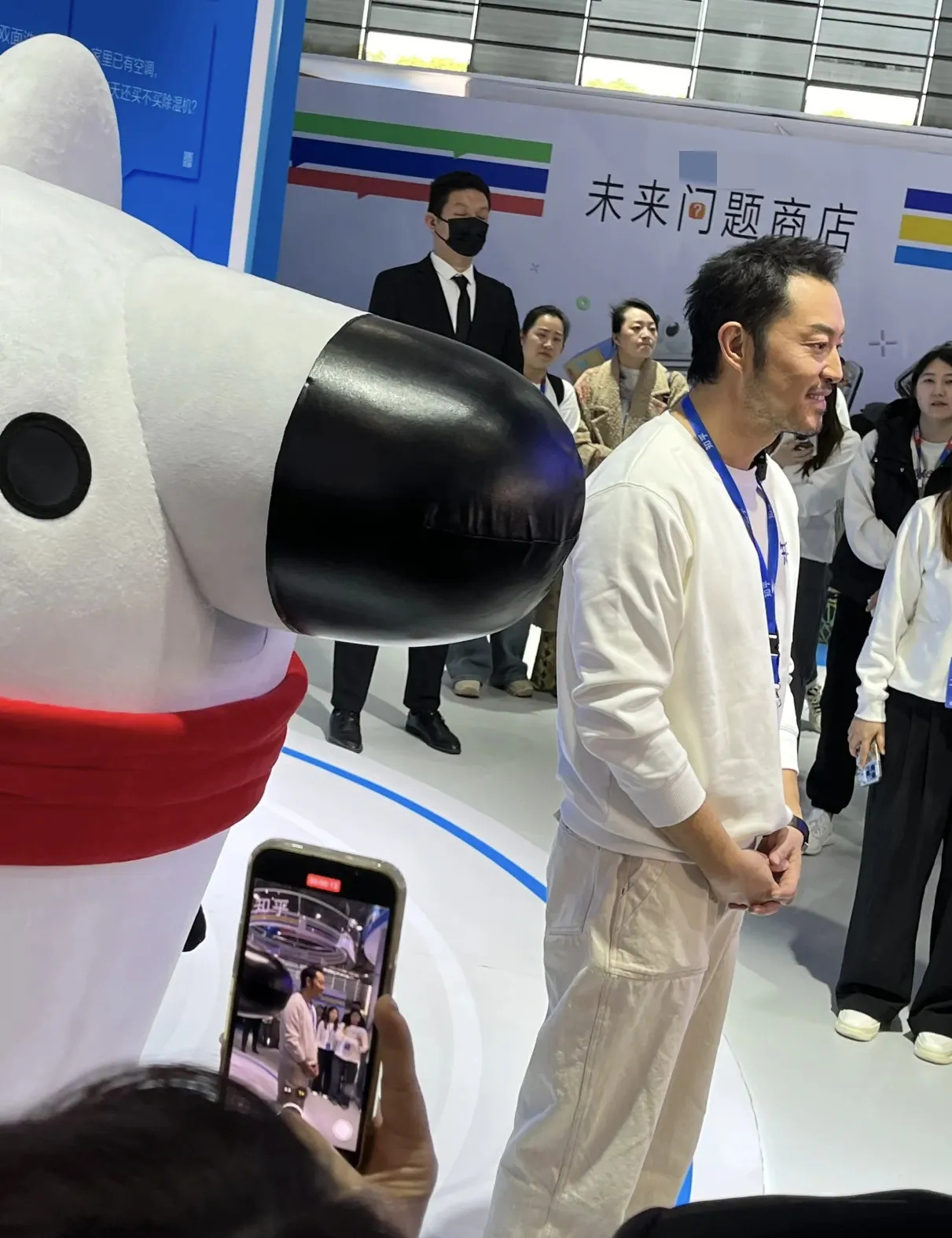 沙溢减肥后状态差











不敢相信！曾经的"白展堂"沙溢，现在瘦得