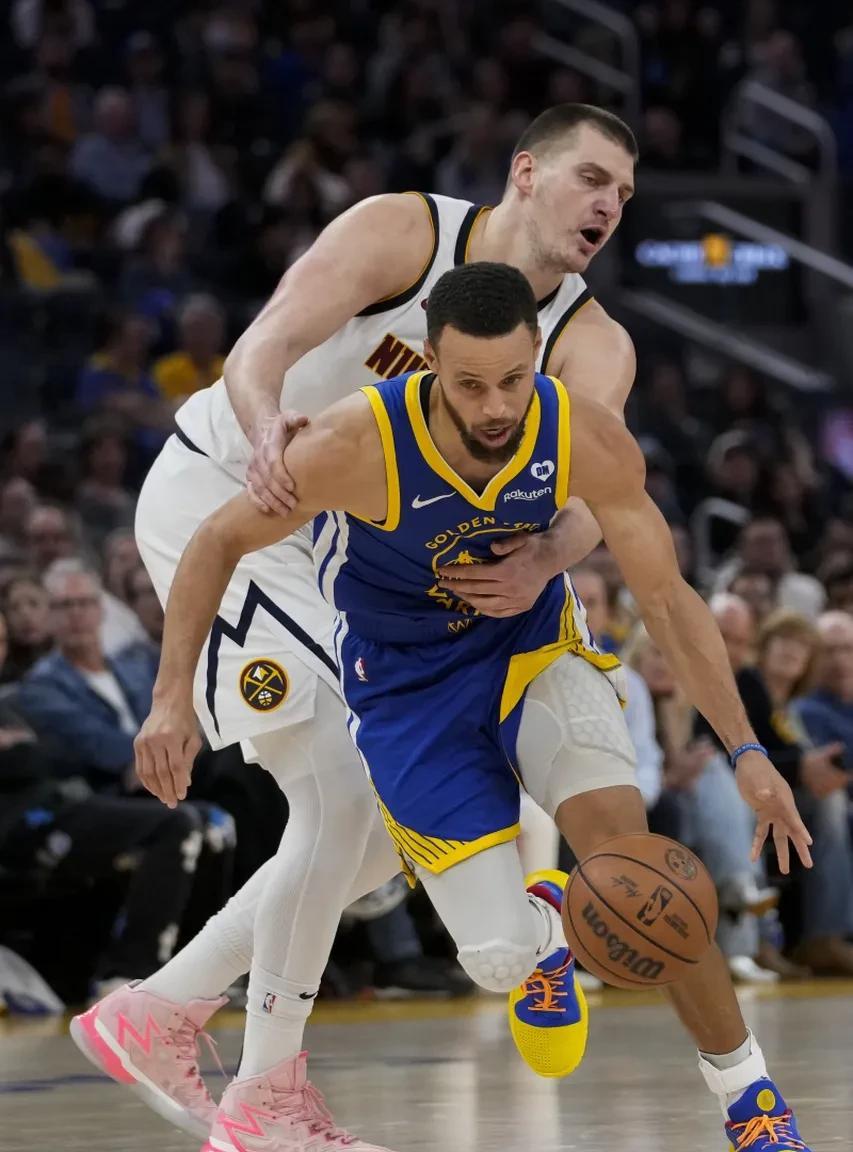 勇士这赛程也太艰难了吧
明天勇士坐镇主场迎战掘金，ESPN勇士67.9%机率获胜