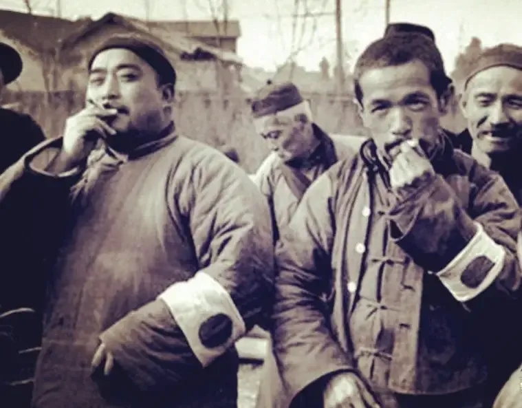 1937年，认贼作父的大汉奸吴长友为了讨日本人青睐，吴长友忍心将自己的二姨丈送给