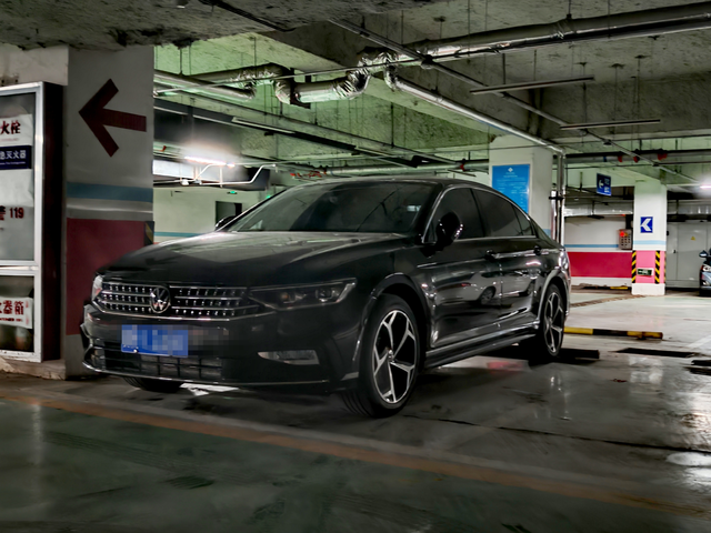 迈腾b8轻踩缓踩刹车踏板震动麻脚
最近发现行驶一会儿后，轻踩或者缓踩刹车时，刹车