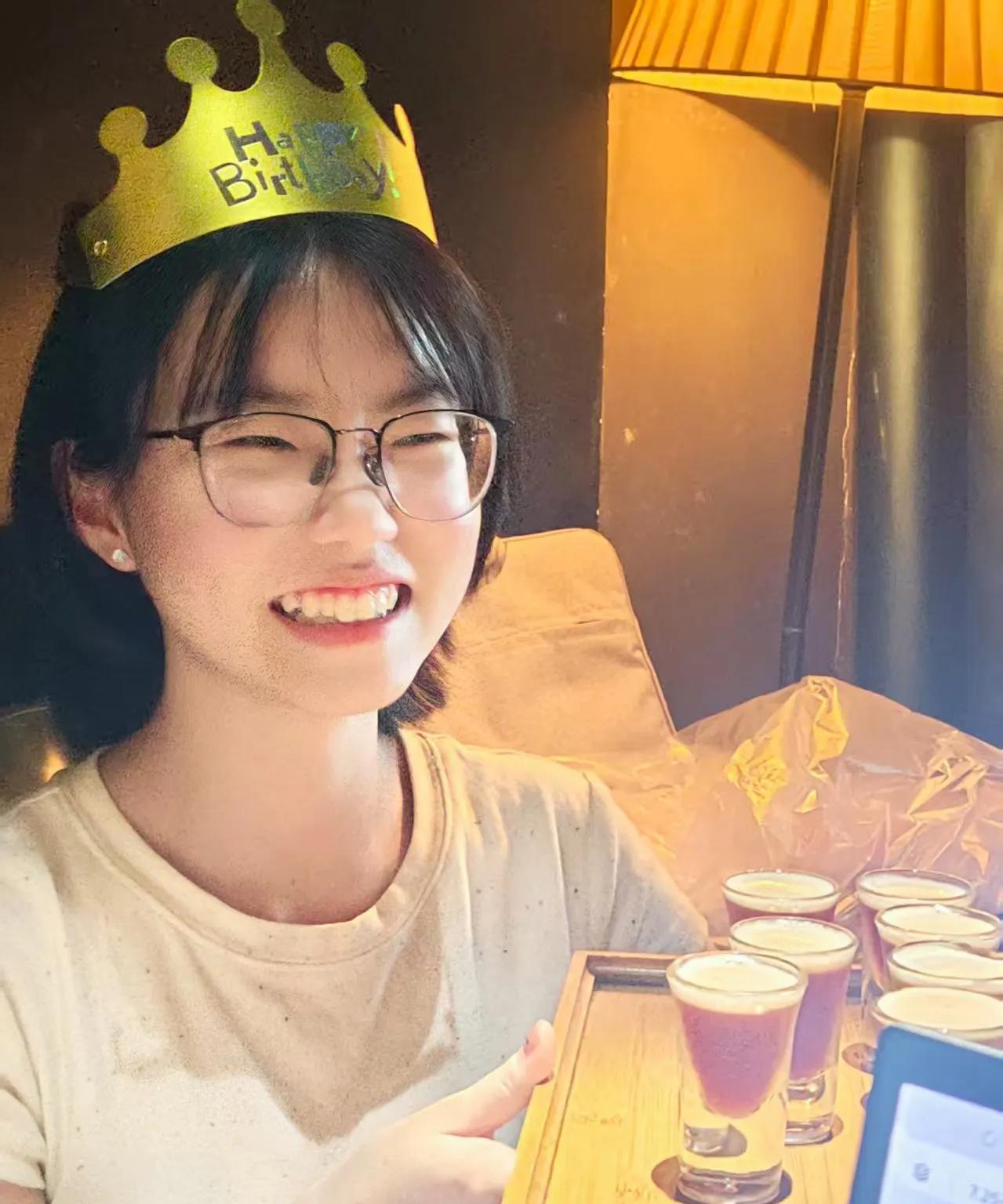 致女儿的生日寄语
女儿，在这个特别的日子里，很愦憾没有陪伴你左右，但爸的心却始终
