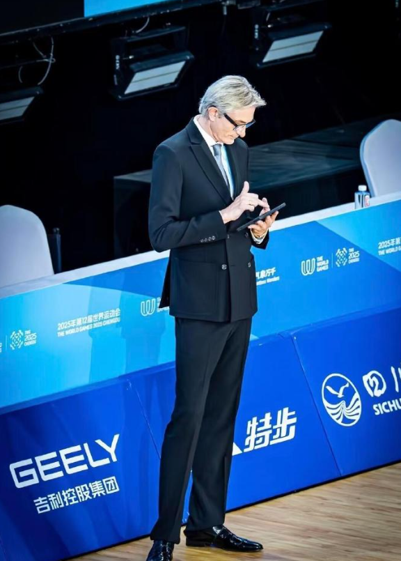 成都世运会拉丁舞裁判，来自拉脱维亚的Sergey Sinkins，优雅实在是太优