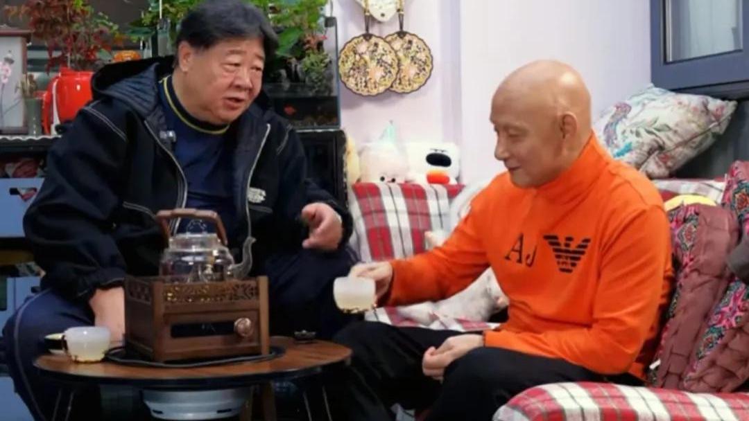 北京四合院里的兄弟情，岁月静好，谁懂？莫道桑榆晚