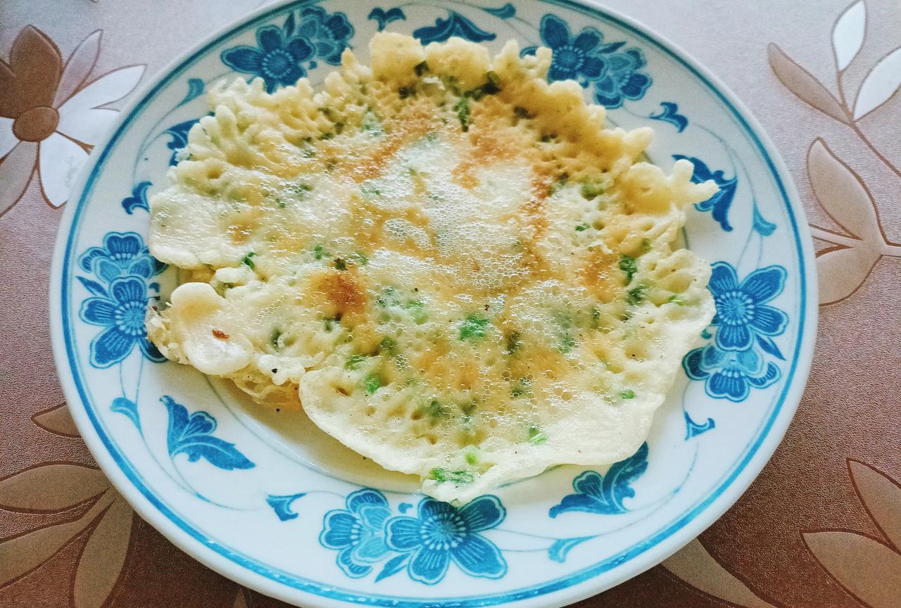 #我的早餐日记#
分享今日早餐 : 煮了点稀饭，鸡蛋饼，还有凉拌菜！
