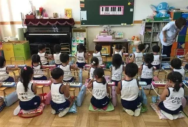 羊毛出在啥身上？
2019年10月，小本子免了幼儿园学费，转头就将消费税提高了2