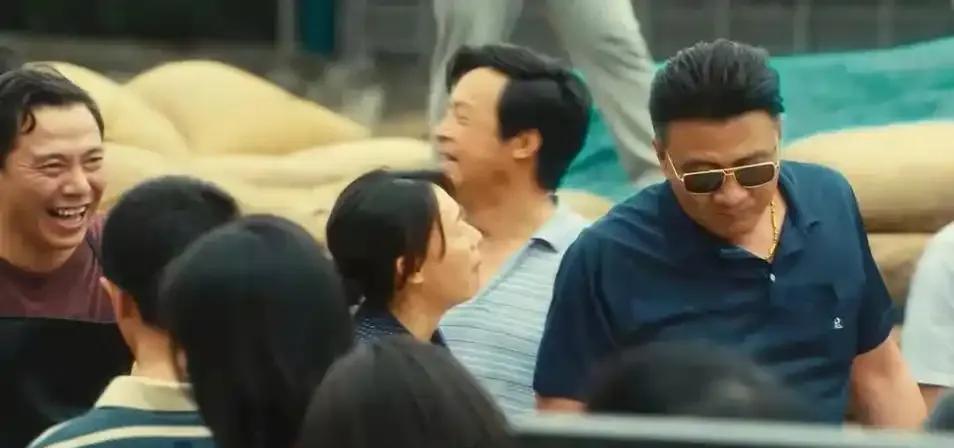 胡军在《北上》中饰演的谢老大，以其精湛的演技赢得了观众的广泛赞誉。他将角色的复杂
